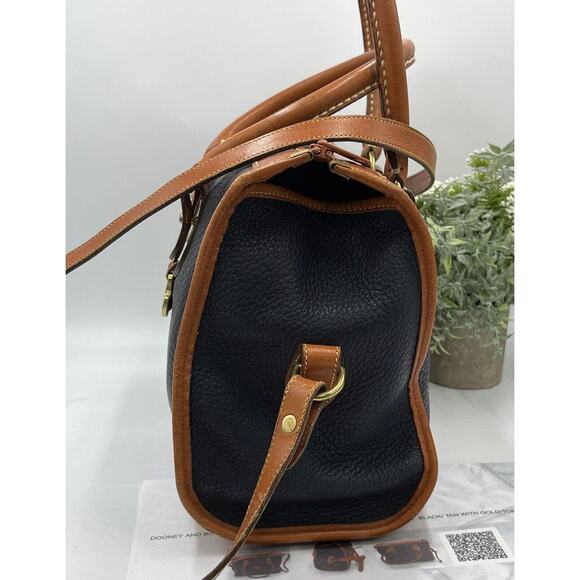 Authenticated Vintage Dooney & Bourke Navy Tan All Weather Leather Satchel Duck - Picture 2 of 10